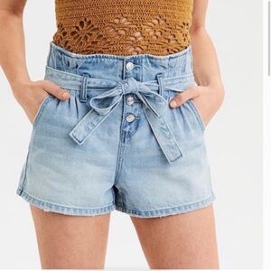 AMERICAN EAGLE PAPERBAG WAIST TIE DENIM  MOM SHORTS WITH POCKETS. Size 0 .